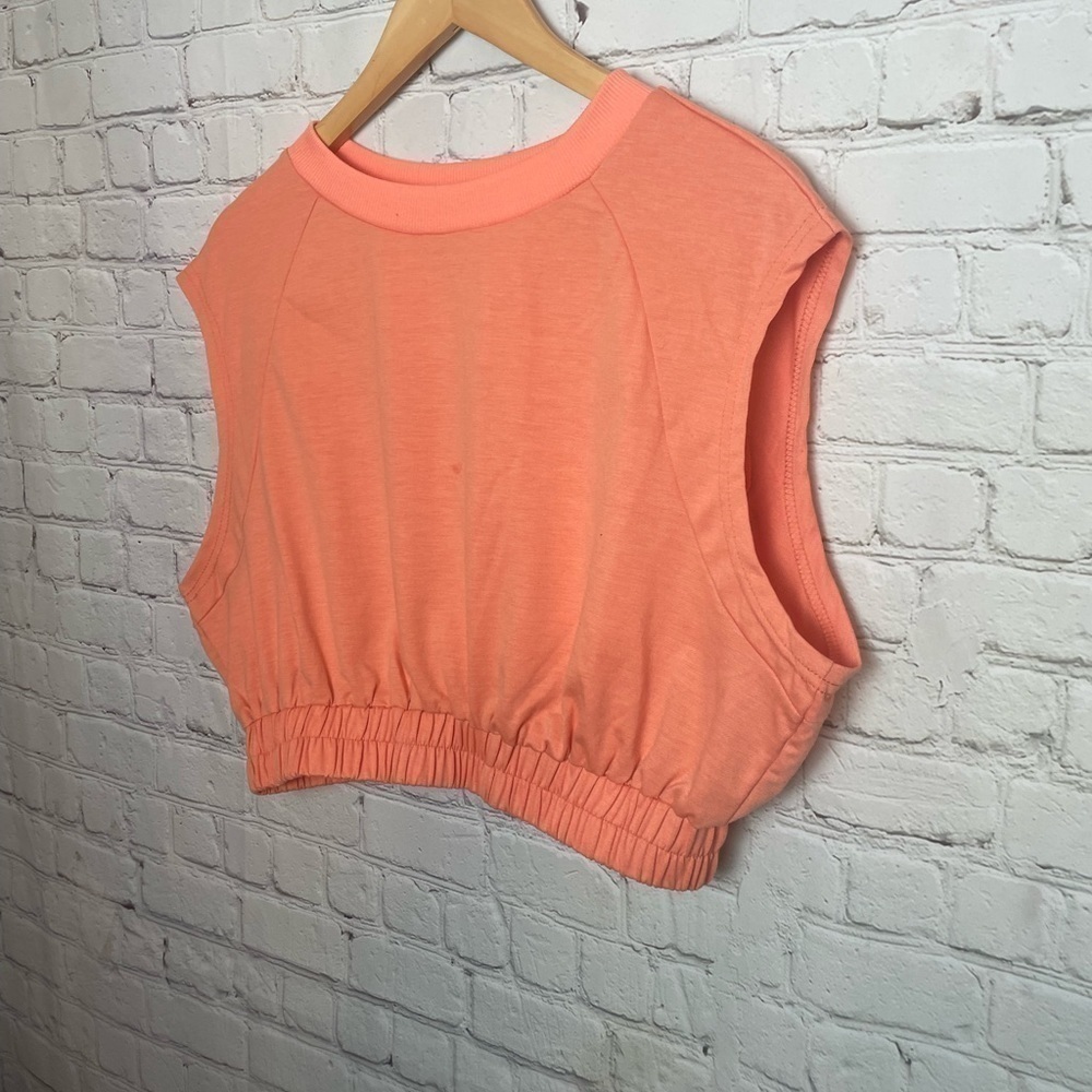 Crop Sleeveless Causal Fitted Top Size: X-Large - Picture 3 of 9